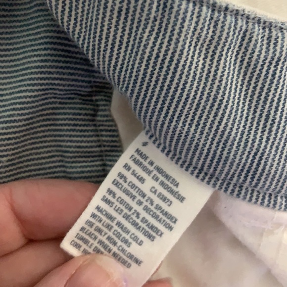 AE white shorts - Picture 2 of 3